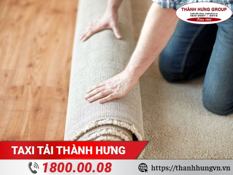 Gỡ thảm trải sàn không khó nếu thao tác tỉ mỉ, đúng cách.
