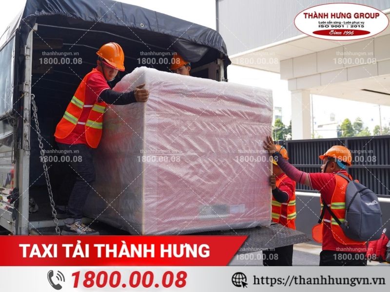 Hàng hóa được đóng pallet và vận chuyển an toàn.