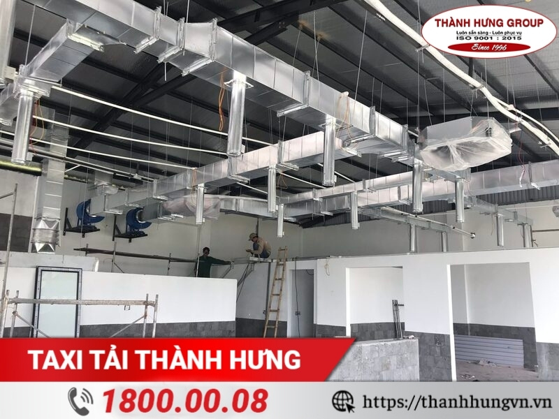 Hệ thống bếp và hút mùi trong nhà hàng đòi hỏi đội ngũ nhân sự có chuyên môn tháo lắp.
