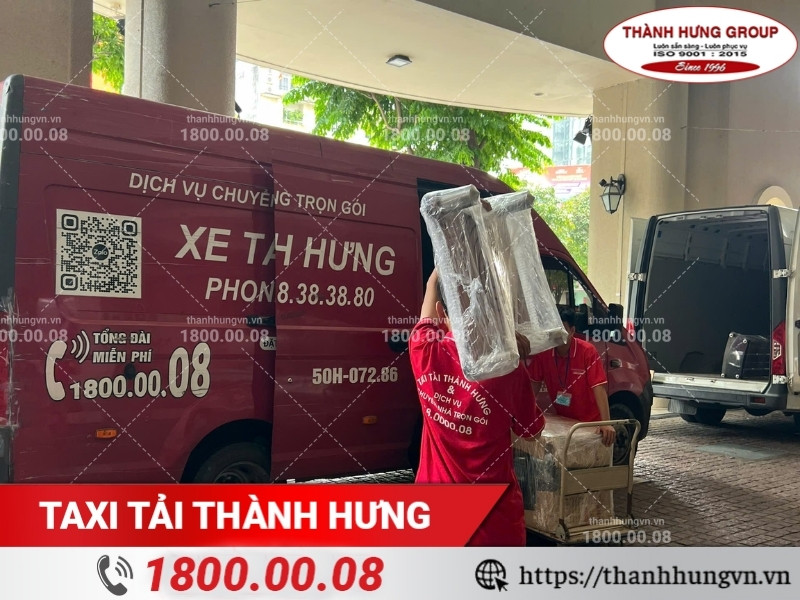 Hệ thống xe tải Thành Hưng vận chuyển loa và thiết bị âm thanh quy mô lớn.