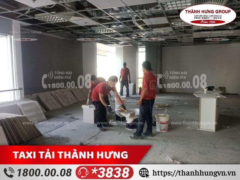 Hình ảnh quá trình thực hiện tháo dỡ hoàn trả mặ bằng văn phòng Thành Hưng