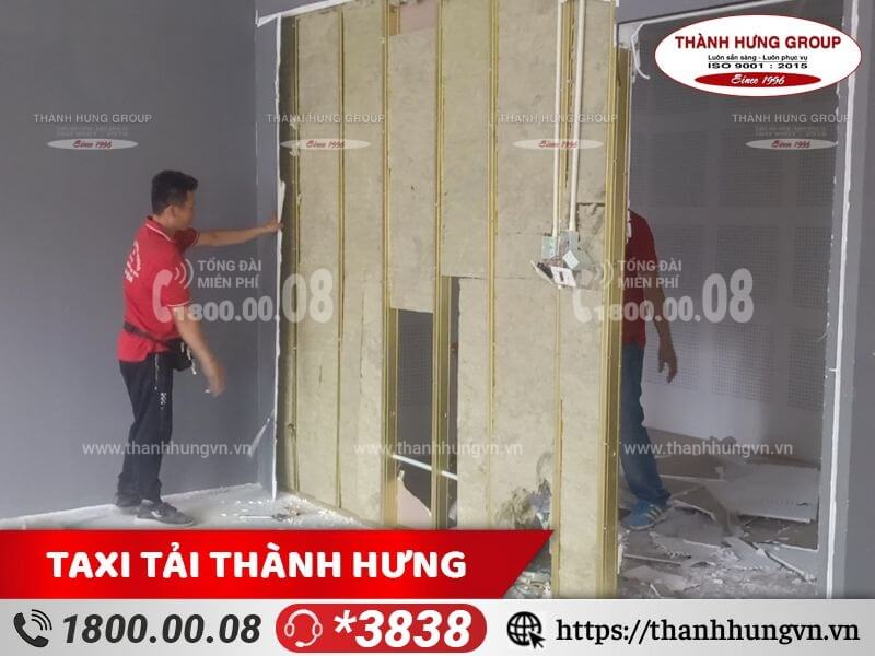 Hình ảnh quá trình thực hiện tháo dỡ hoàn trả mặ bằng văn phòng Thành Hưng