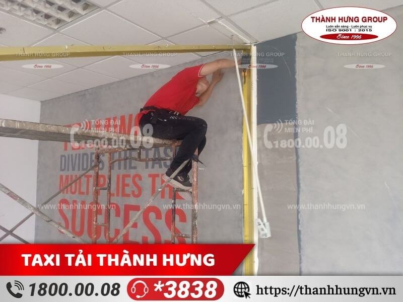 Hình ảnh quá trình thực hiện tháo dỡ hoàn trả mặ bằng văn phòng Thành Hưng