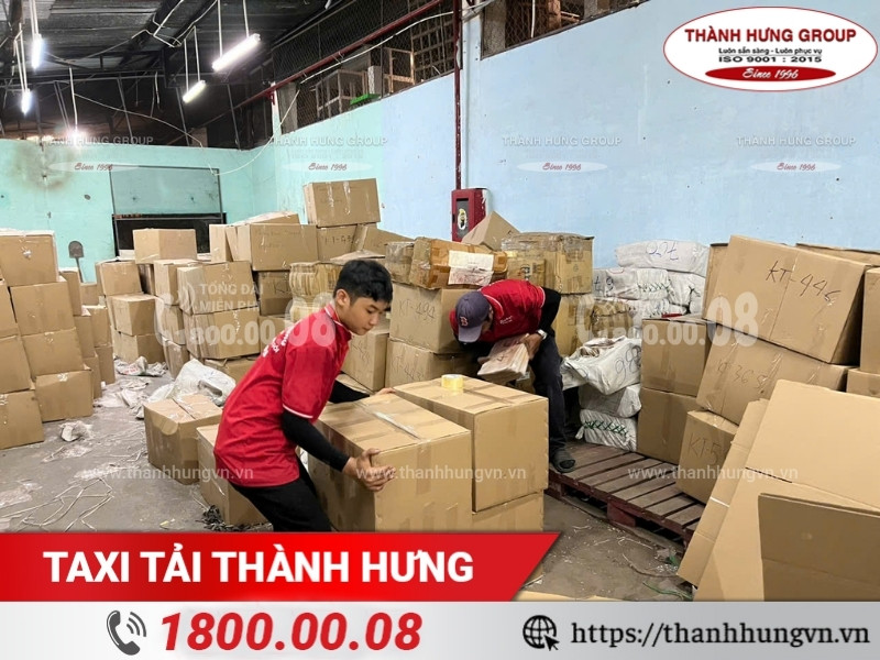 Hợp đồng có các nội dung quan trọng như loại hàng, chi phí, số lượng nhân sự tham gia…