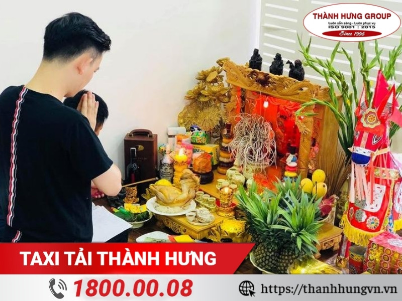 Khấn chuyển nhà là nghi lễ không thể thiếu khi dọn về nhà mới.