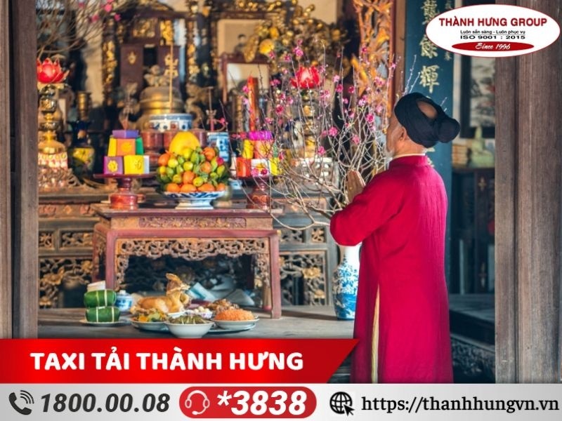 Khấn gia tiên và thần linh trong lễ Nhập Trạch