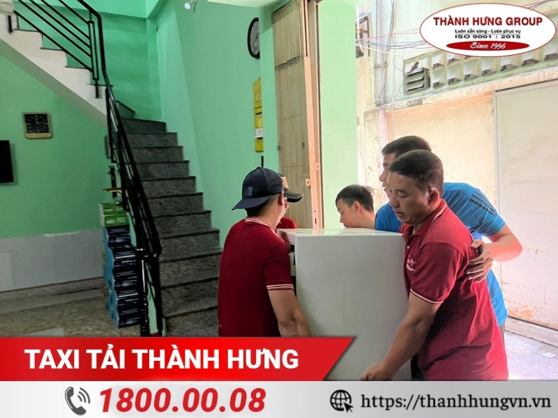 Khó có thể vận chuyển két sắt lên tầng cao bằng thang bộ.