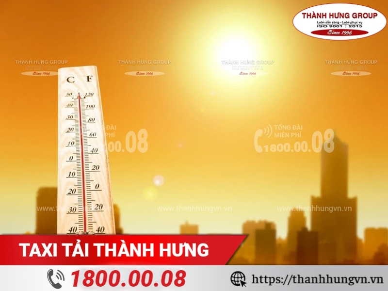Nắng nóng khắc nghiệt vào mùa hè khiến việc chuyển nhà miền Bắc gặp nhiều khó khăn.