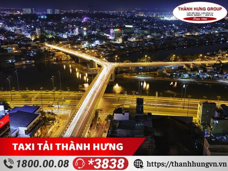 Quận 8 với hệ thống giao thông phức tạp khiên việc vận chuyển đồ đạc gặp nhiều khó khăn