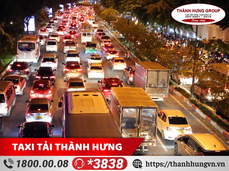 Hầu hết tuyến đường ở quận 9 rất nhỏ hẹp nên tình trạng tắc nghẽn giao thông diễn ra thường xuyên