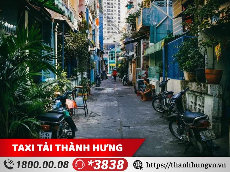 Việc chuyển nhà trong các con hẻm, ngõ nhỏ luôn rất khó khăn