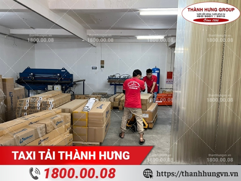 Kho tạm thời lưu trữ đồ đạc Thành Hưng được sắp xếp gọn gàng, khoa học, có kiểm soát.