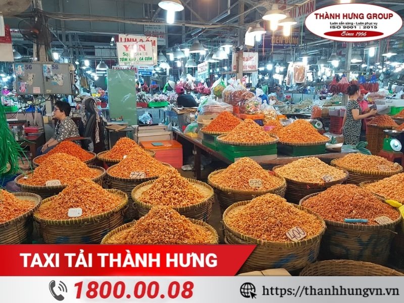 Đồ khô được bày bán tại nhà K.