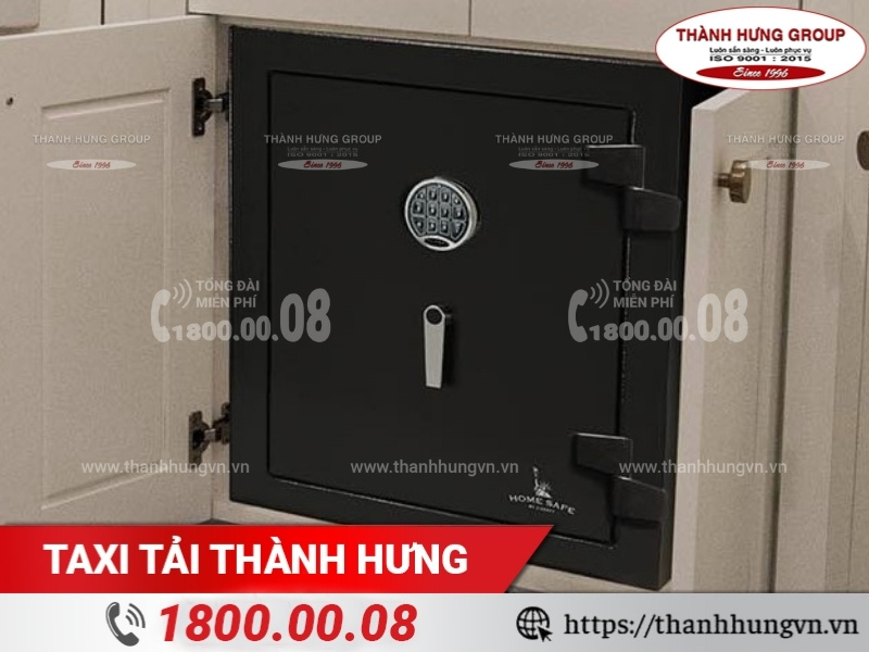 Lắp đặt hoàn thiện và cố định két sắt an toàn tại vị trí mới.