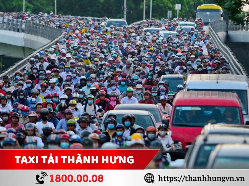 Tình hình kẹt xe tại khu vực quận 2 gây khó khăn cho việc di chuyển