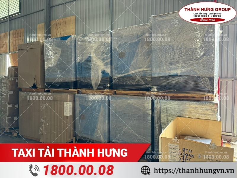 Máy móc công nghiệp có kết cấu phức tạp, trọng lượng lớn.