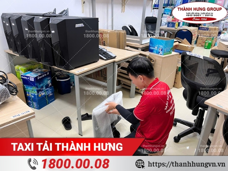 Máy tính được đóng gói chắc chắn và vận chuyển cẩn thận.
