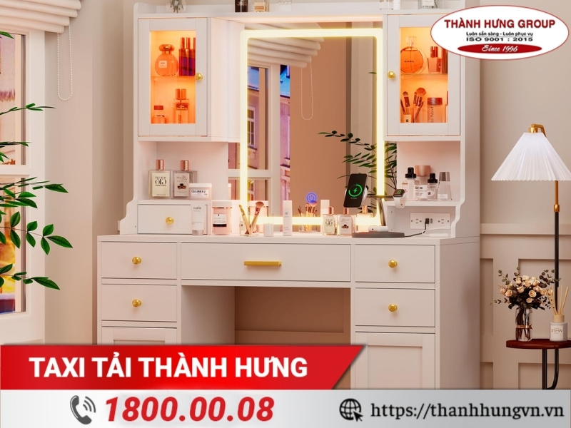 Cần nâng đúng trọng tâm khi vận chuyển bàn trang điểm