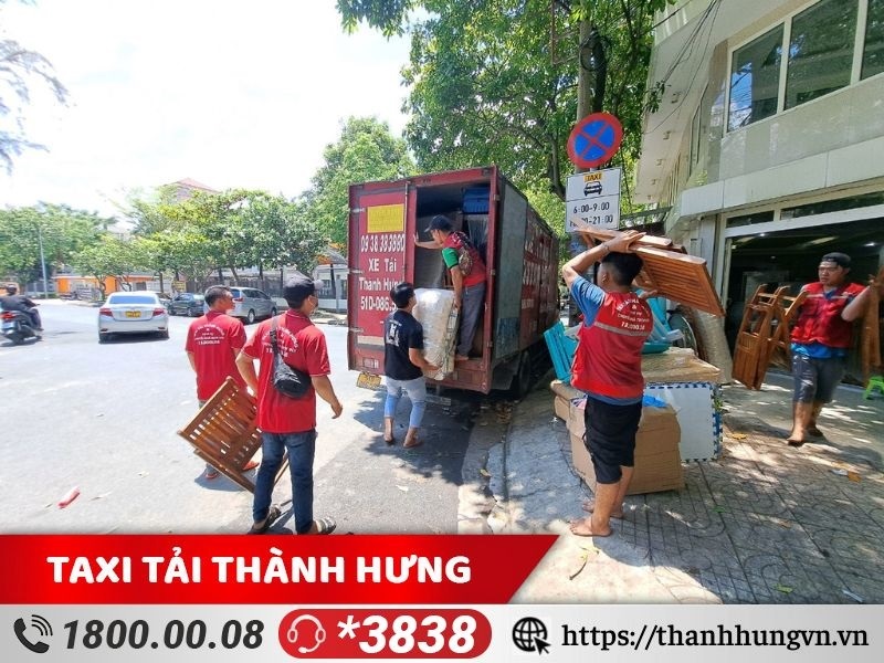 Khi thuê taxi tải chuyển văn phòng nên kèm theo đội bốc vác hỗ trợ