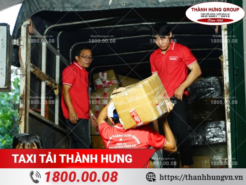 Nhân sự Thành Hưng hỗ trợ khách hàng chuyển kho xưởng từ A đến Z.