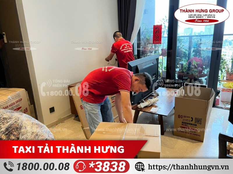 Nhân viên chuyển nhà Thành Hưng được đào tạo bài bản, chuyên nghiệp.
