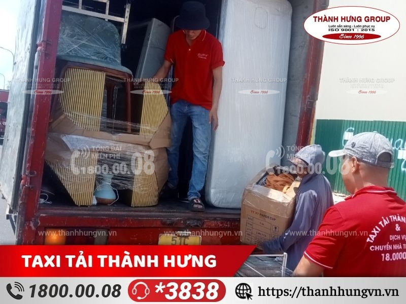 Nhân viên Thành Hưng luôn sẵn sàng phục vụ khách hàng chuyển văn phòng vào ban đêm, ngoài giờ hành chính, 24/7