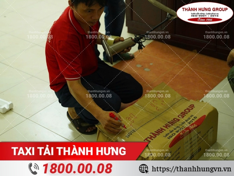 Nhân viên Thành Hưng có kinh nghiệm đóng gói, quản lý đồ an toàn.