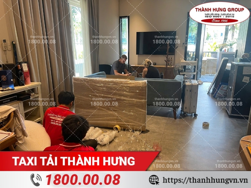 Đóng gói ly và chai rượu bằng màng xốp hơi chuyên dụng