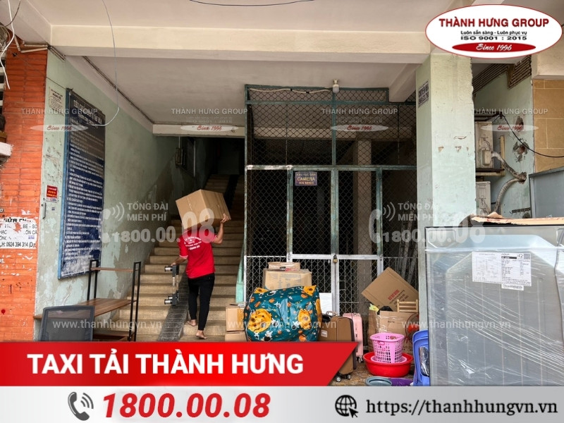 Nhân viên Thành Hưng khảo sát để nắm được khối lượng đồ đạc.