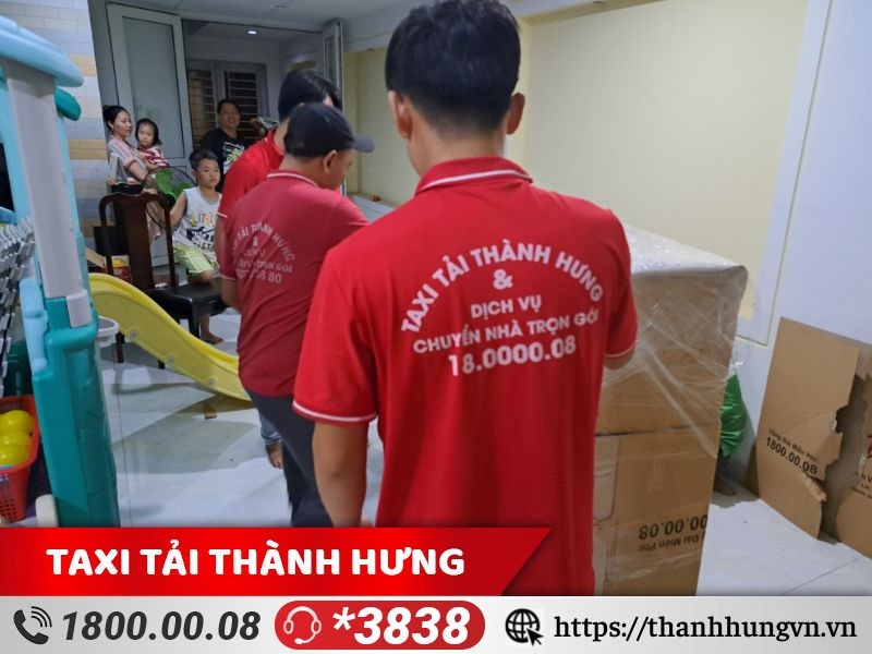 Nhân viên tại Taxi tải Thành Hưng luôn được đánh giá là rất chuyên nghiệp và bài bản