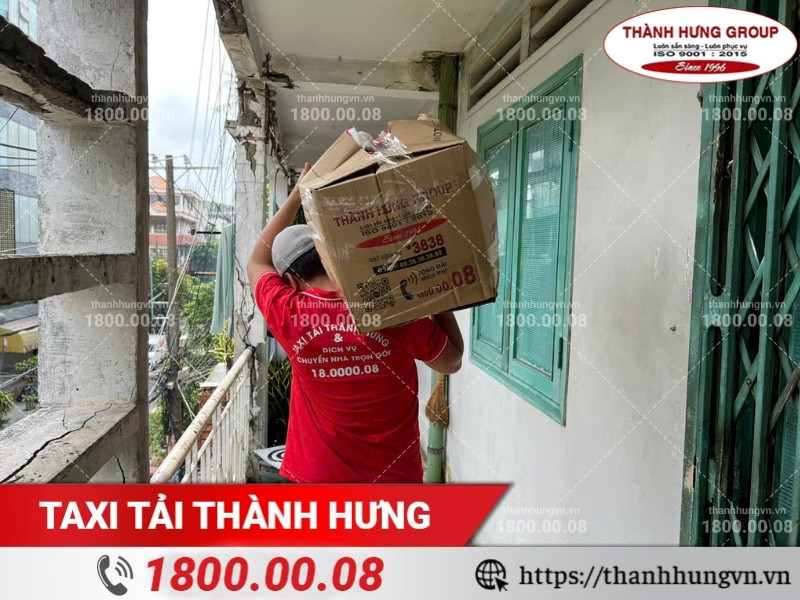 Nhân viên Thành Hưng luôn mặc đồng phục khi làm việc.
