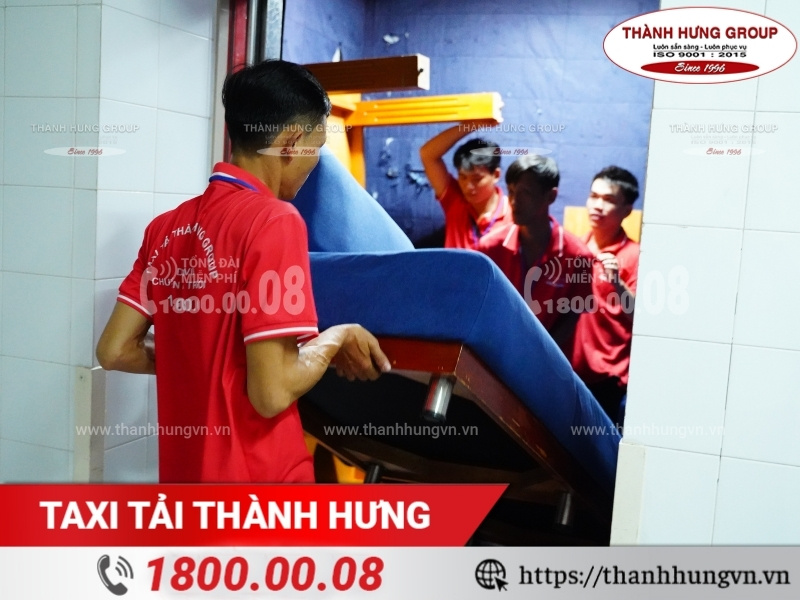 Tháo lắp bàn ghế là nhu cầu của nhiều doanh nghiệp khi chuyển văn phòng.