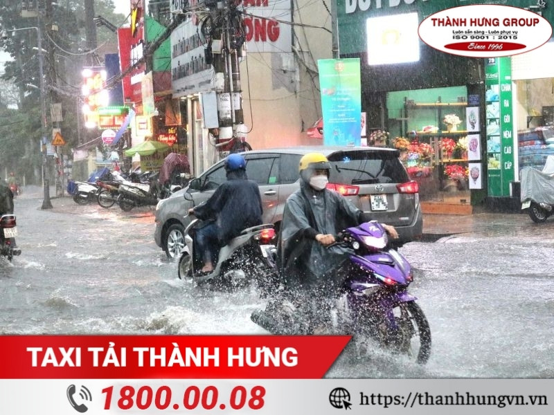 Những khó khăn khi chuyển nhà ngày mưa