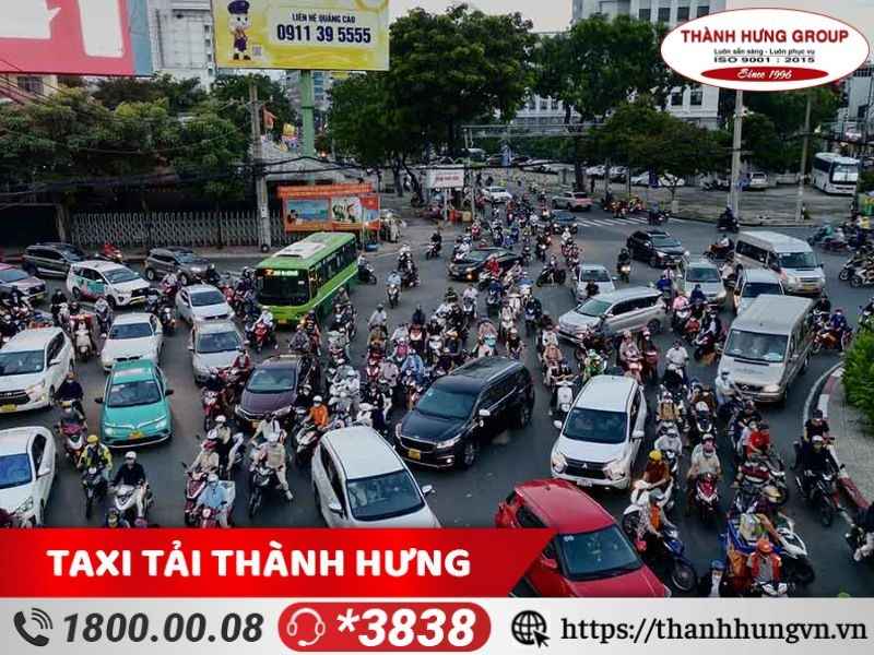 Tình trạng kẹt xe tại quận 10 gây nên nhiều khó khăn khi chuyển nhà