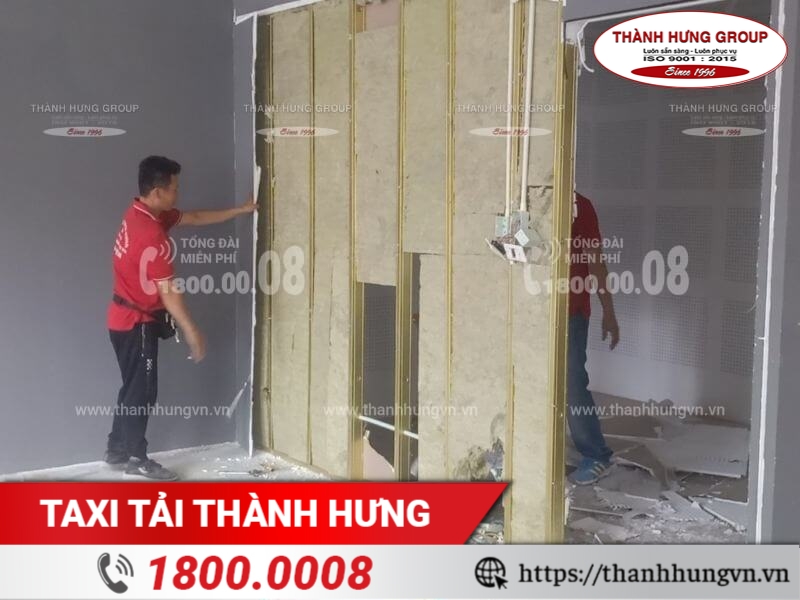 Hình ảnh quá trình thực hiện tháo dỡ hoàn trả mặ bằng văn phòng Thành Hưng