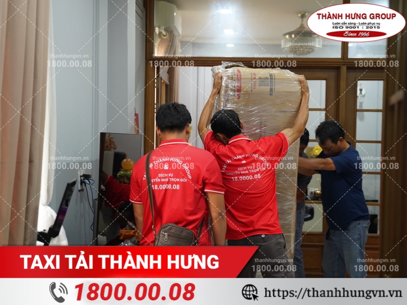 Quá trình vận chuyển tủ gỗ cao cấp