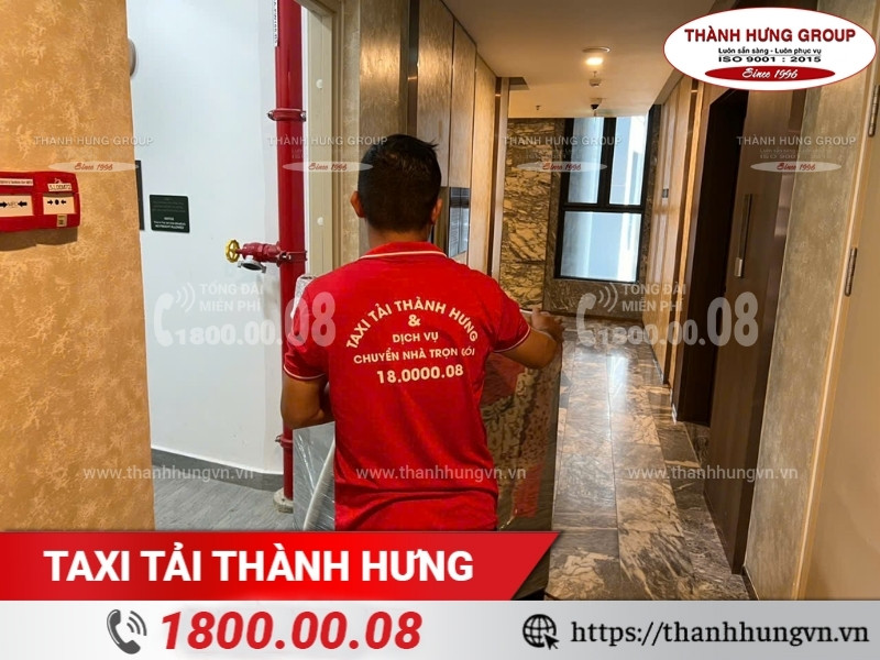 Taxi Tải Thành Hưng mặc đồng phục chuyên nghiệp khi chuyển nhà tại chung cư cao cấp như Madison.
