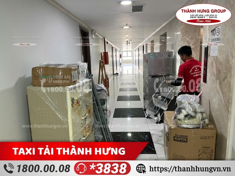 Đồ đạc cần sắp xếp gọn gàng ở các lối đi chung theo quy định chung cư.