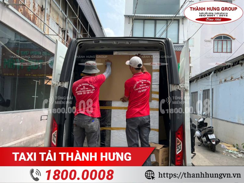 Sắp xếp hàng hoá an toàn, gọn gàng trên phương tiện chở hàng