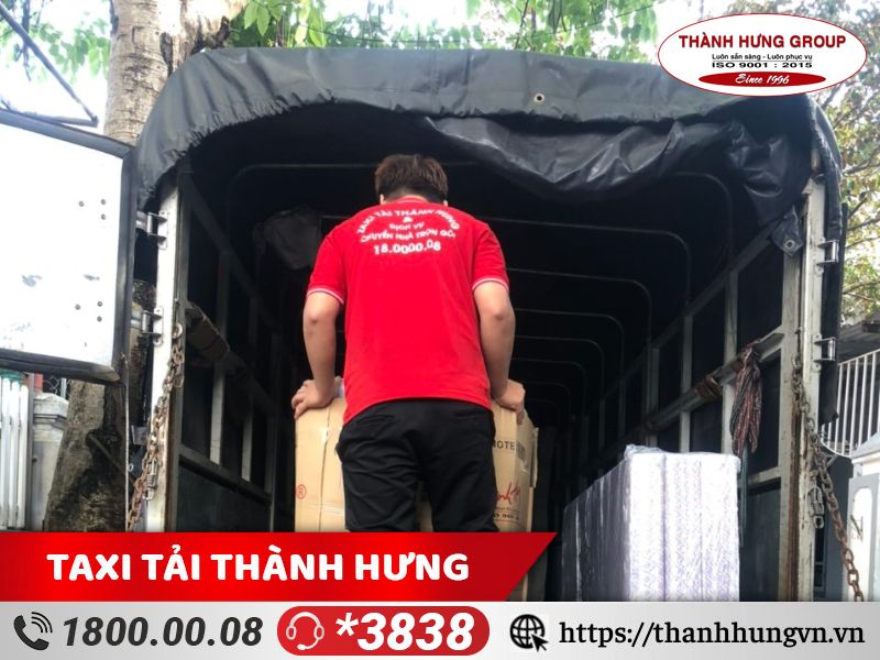 Tài xế tại Taxi tải Thành Hưng luôn được đào tạo về tính an toàn khi tham gia giao thông