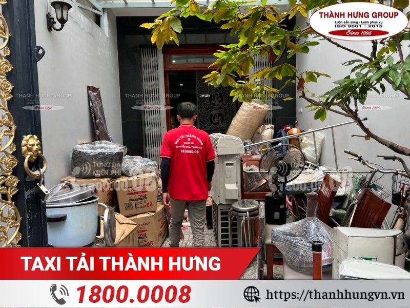Taxi Tải Thành Hưng cung cấp dịch vụ đóng gói tranh chuyên nghiệp, hỗ trợ chuyển dọn.