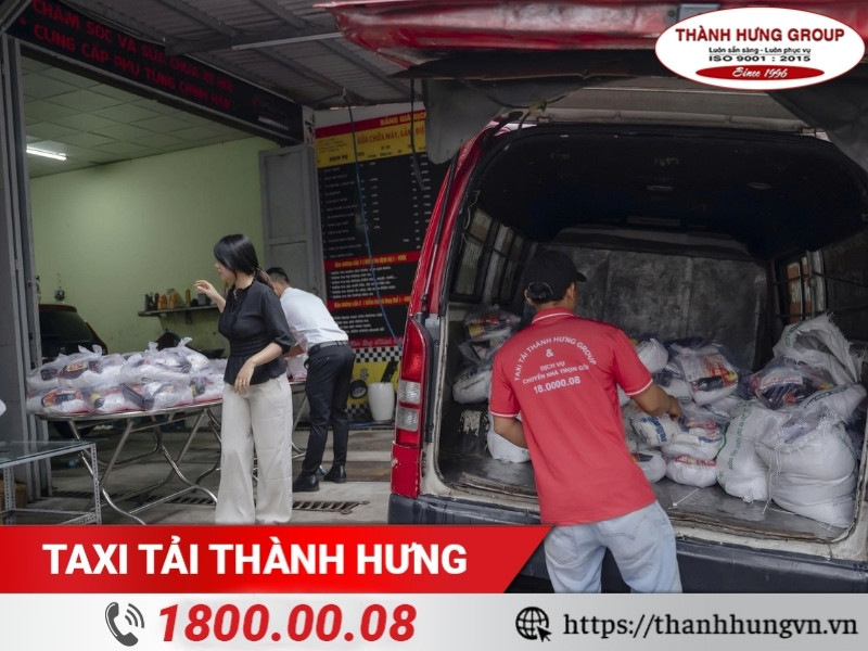 Công tác chuẩn bị quà của Taxi Tải Thành Hưng