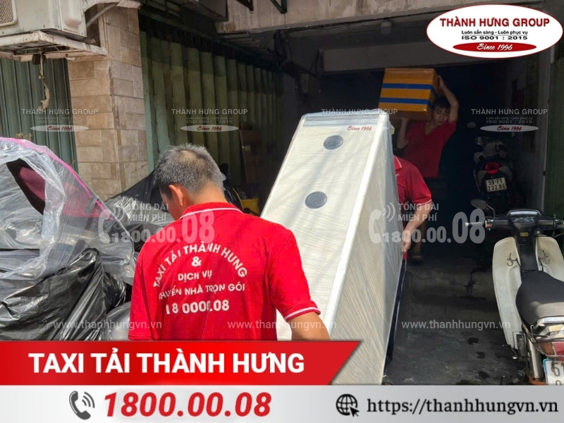 Thành Hưng cam kết vận chuyển tủ nhôm kính an toàn, chuyên nghiệp với chi phí phải chăng.