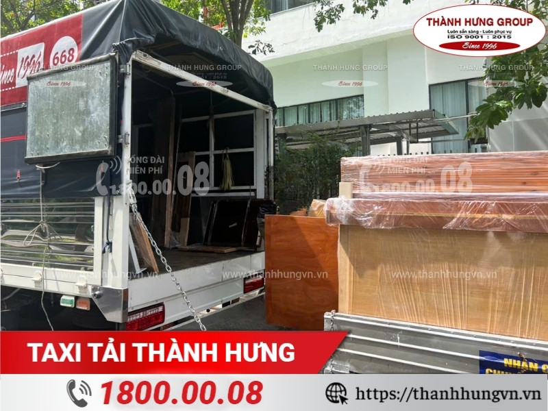 Taxi Tải Thành Hưng cho thuê xe tải có bửng nâng với chi phí hợp lý.