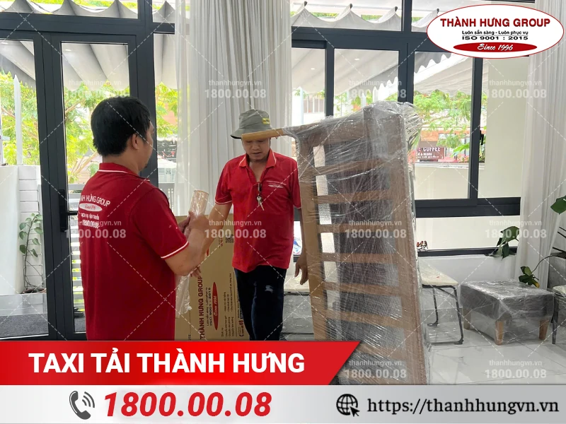 Nhân viên Thành Hưng chuẩn bị vật tư và lên phương án thi công