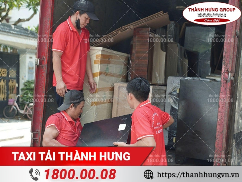 Thành Hưng có kinh nghiệm cẩu kéo két sắt lên tầng cao an toàn, chuyên nghiệp.