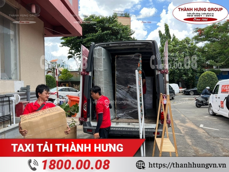 Taxi Tải Thành Hưng cung cấp dịch vụ chuyển nhà giá rẻ uy tín, chuyên nghiệp.