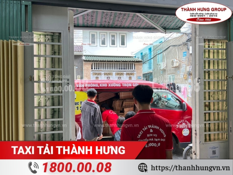 Thành Hưng cung cấp nhân sự bốc xếp đồ đạc chuyển nhà cho khách hàng.