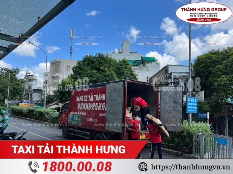 Thành Hưng cung cấp nhân sự bốc/xếp tháo lắp đi kèm dịch vụ thuê xe tải.