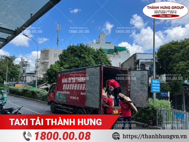 Thành Hưng cung cấp tài xế, nhân sự bốc xếp cho khách hàng thuê xe tải chở hàng theo tháng.